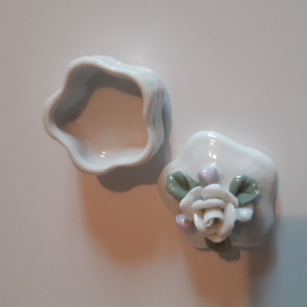 Small Floral trinket box 2"